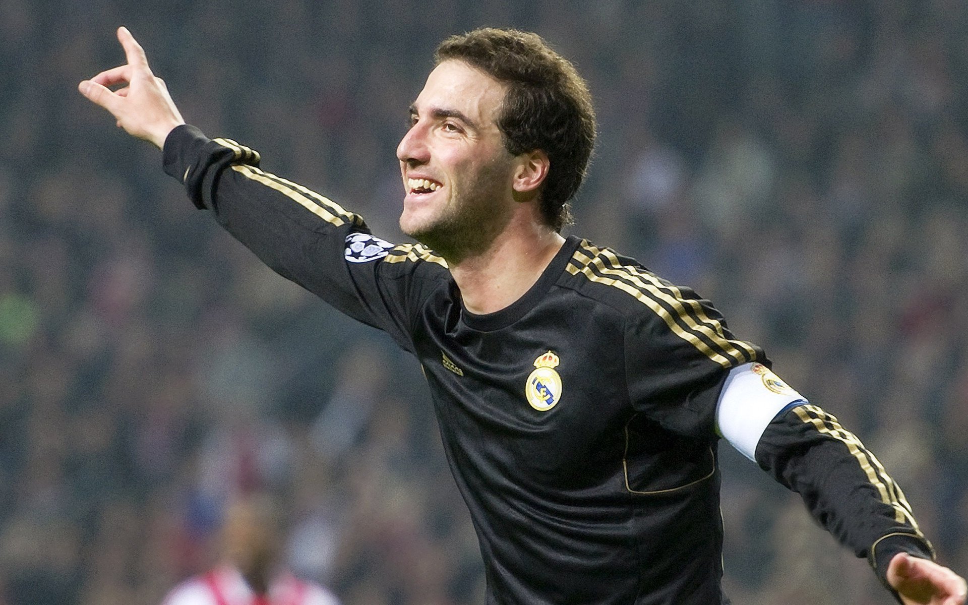 利物浦欧冠赛场奋勇争先，目标再夺桂冠